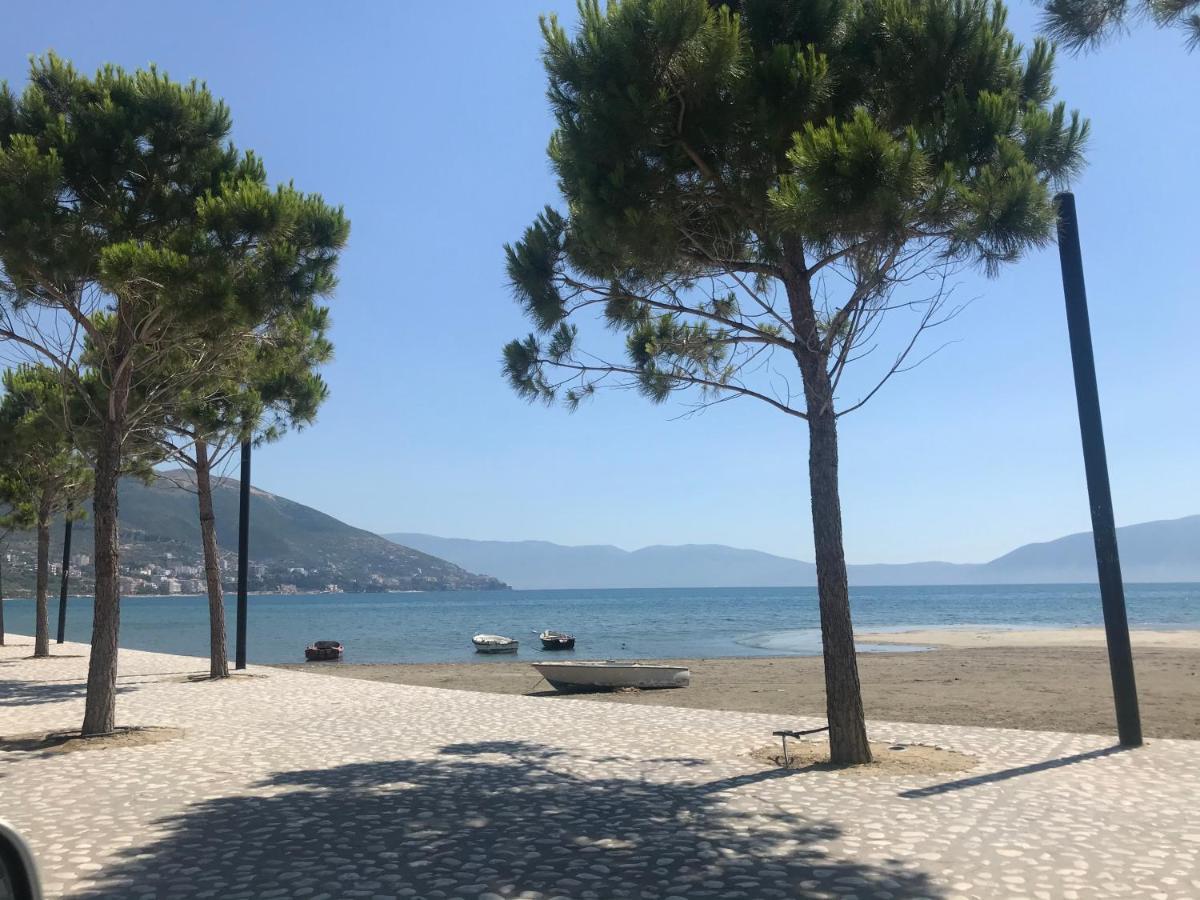 Coastal Retreat - Beach Apartment Vlorë Exteriör bild