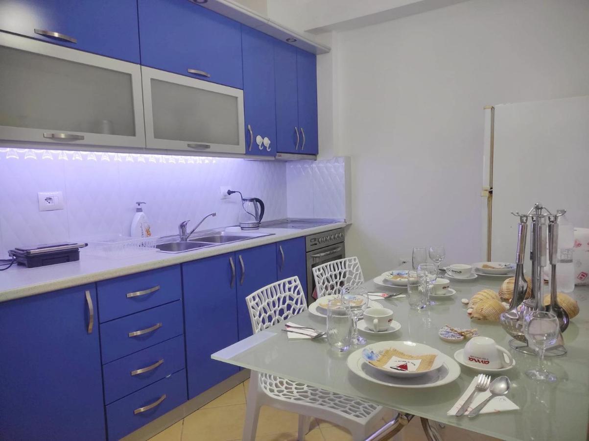 Coastal Retreat - Beach Apartment Vlorë Exteriör bild