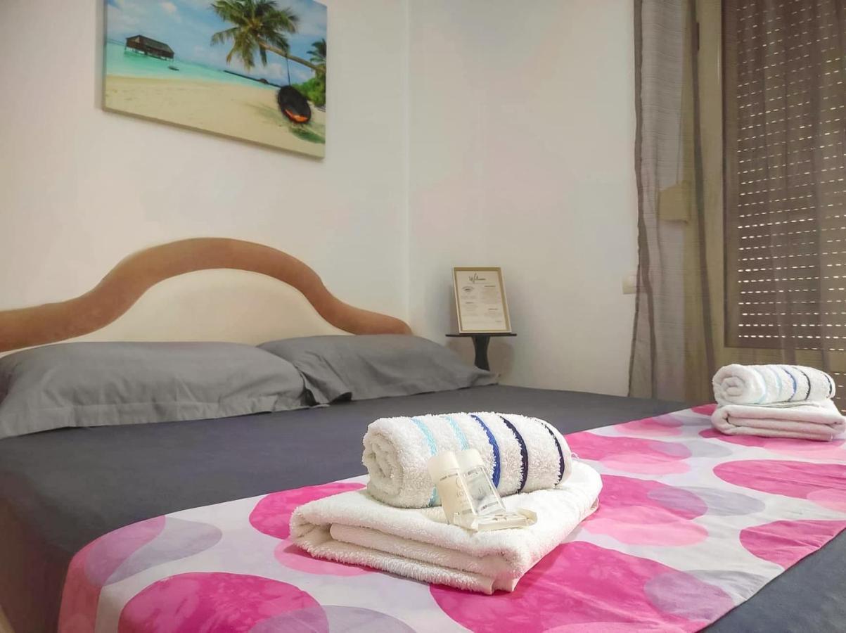 Coastal Retreat - Beach Apartment Vlorë Exteriör bild