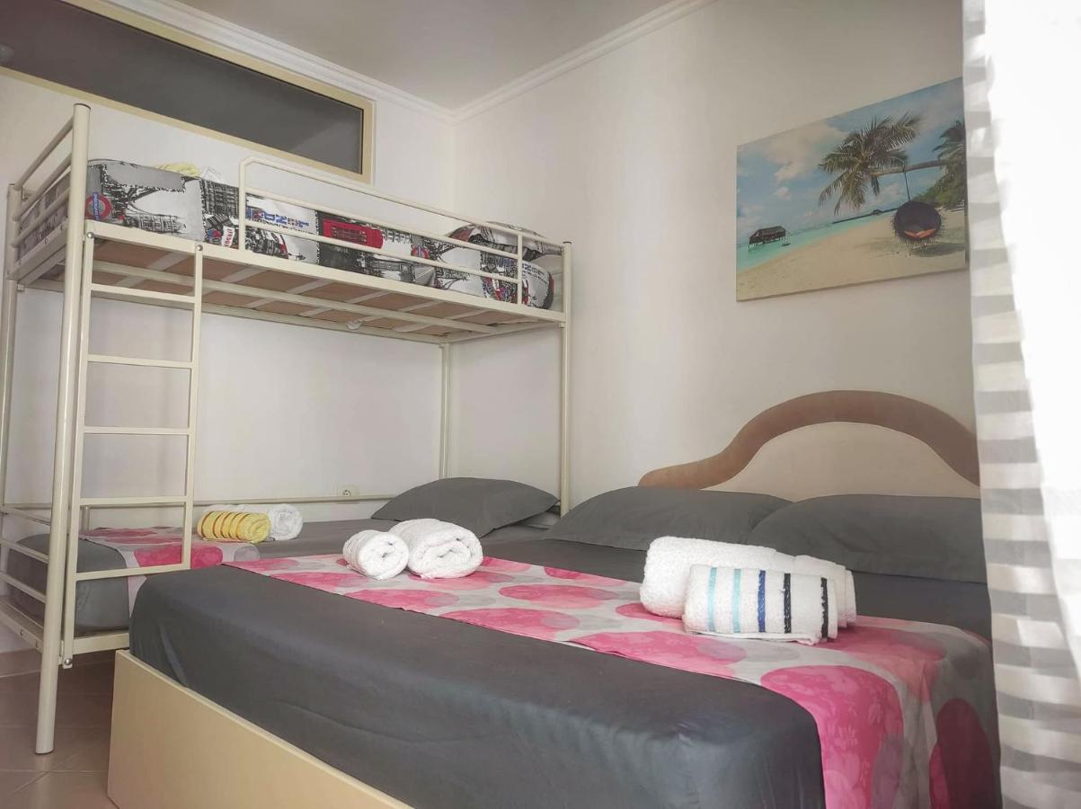 Coastal Retreat - Beach Apartment Vlorë Exteriör bild