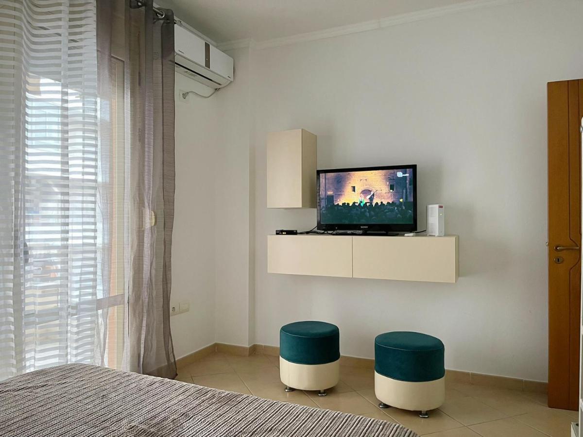 Coastal Retreat - Beach Apartment Vlorë Exteriör bild