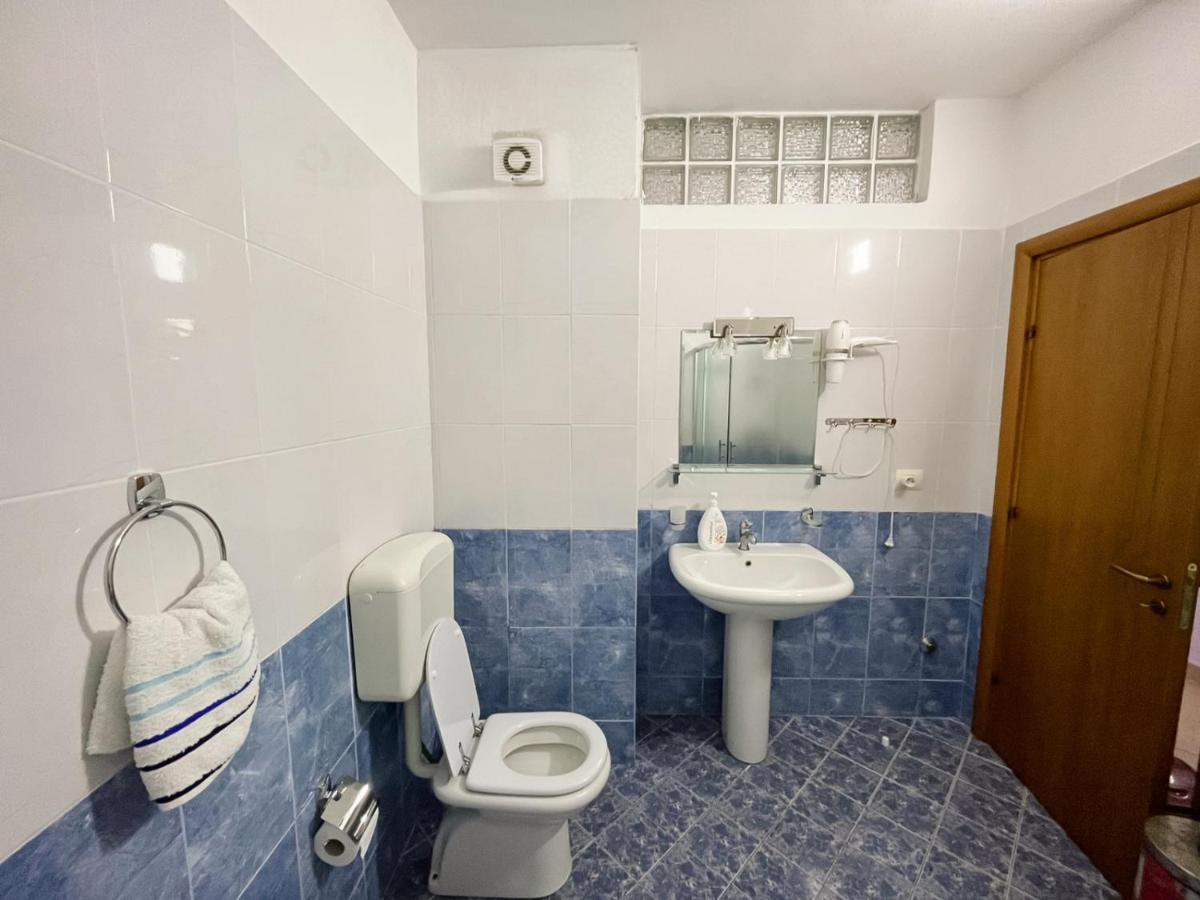 Coastal Retreat - Beach Apartment Vlorë Exteriör bild